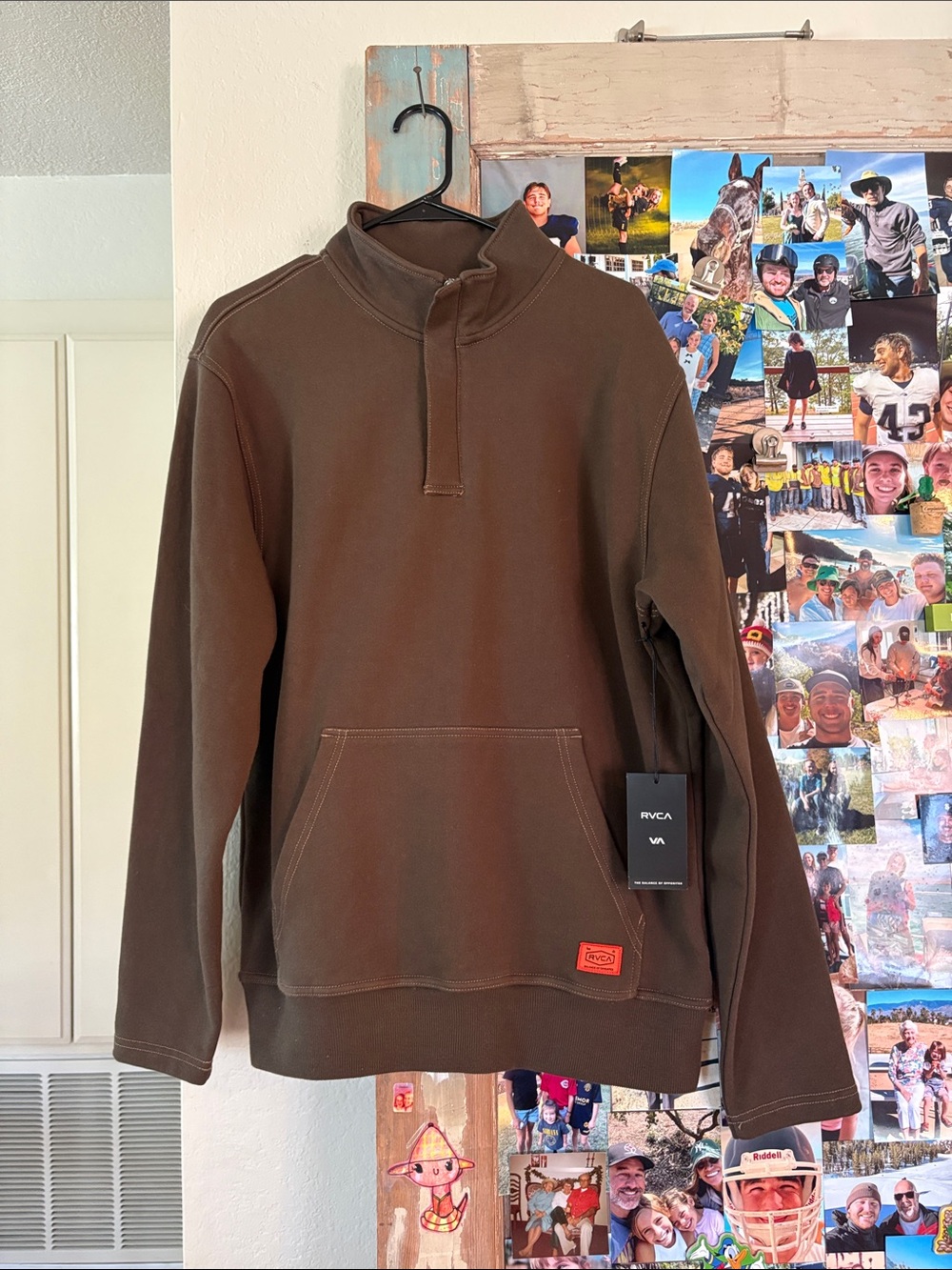 Men’s RVCA sweatshirt.